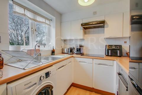 1 bedroom ground floor flat for sale, Campbell Gordon Way, London, NW2