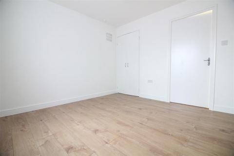 1 bedroom flat to rent, Mead Close, Slough