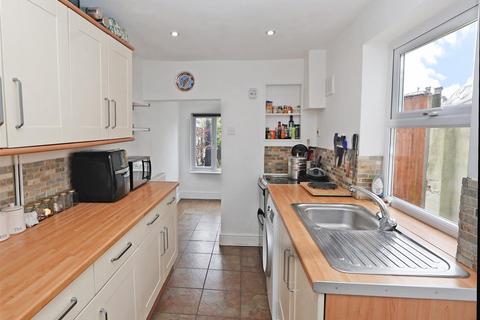 2 bedroom terraced house for sale, Bynes Road, South Croydon