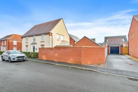 4 bedroom detached house for sale, Claydon Avenue, Kettering NN15