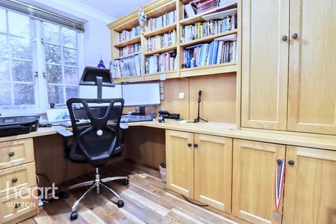 5 The Cressinghams, Epsom, KT18 5DJ
