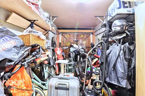 5 The Cressinghams, Epsom, KT18 5DJ
