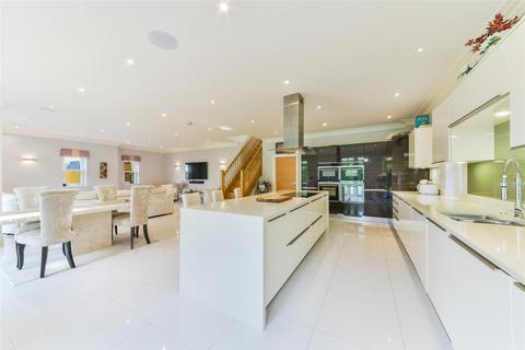 5 High Oaks Close, Coulsdon, CR5 3EZ