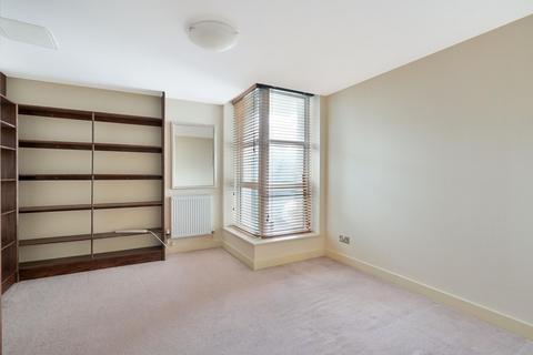 2 bedroom apartment for sale, Barrier Point Road, London, E16