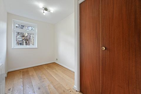5 Harriers Close, London, W5 3UA