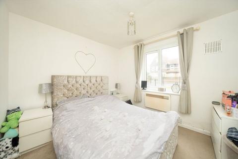 2 bedroom flat for sale, Langridge Mews, Hampton TW12