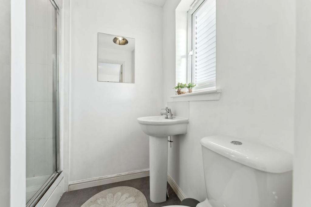 Bed 1 + Ensuite