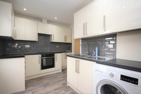 3 bedroom flat to rent, High Street, Walthamstow