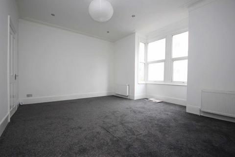 3 bedroom flat to rent, High Street, Walthamstow