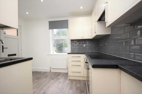 3 bedroom flat to rent, High Street, Walthamstow