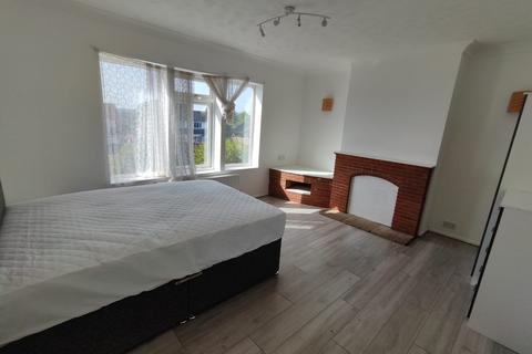 1 bedroom in a house share to rent, Whitley Wood Road, Reading RG2