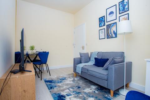 3 bedroom terraced house to rent, Craig Road, Manchester M18