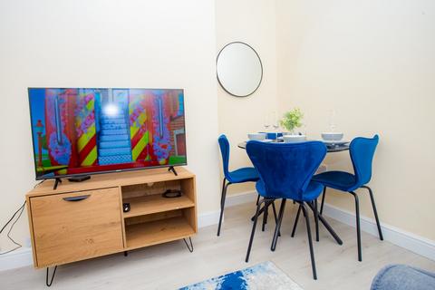 3 bedroom terraced house to rent, Craig Road, Manchester M18
