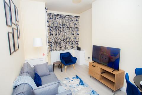 3 bedroom terraced house to rent, Craig Road, Manchester M18