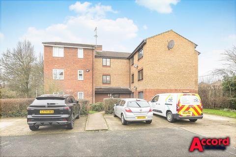 1 bedroom flat for sale, Latimer Drive, Hornchurch, RM12