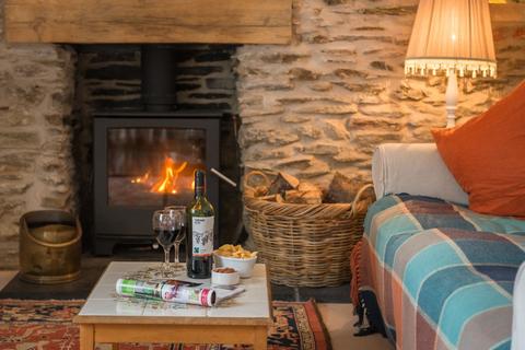 4 bedroom semi-detached house for sale, St Mawes Village Centre