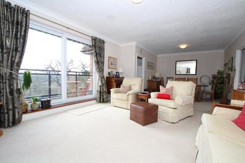 2 bedroom flat for sale, Oaklands Road, Bromley BR1