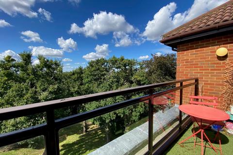 2 bedroom flat for sale, Oaklands Road, Bromley BR1