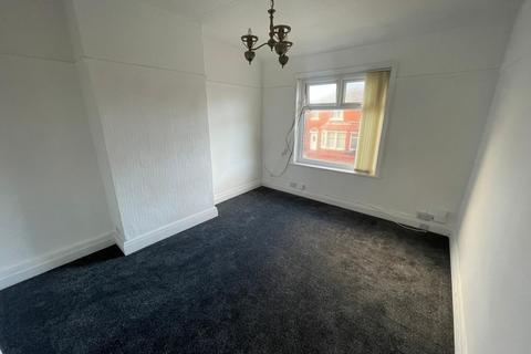 2 bedroom flat to rent, Bloomfield Road Blackpool FY1 6QH