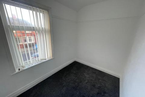 2 bedroom flat to rent, Bloomfield Road Blackpool FY1 6QH