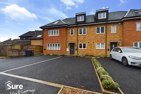 3 bedroom semi-detached house to rent, Wood Lane End, Hemel Hempstead, Hertfordshire, HP2 4RF