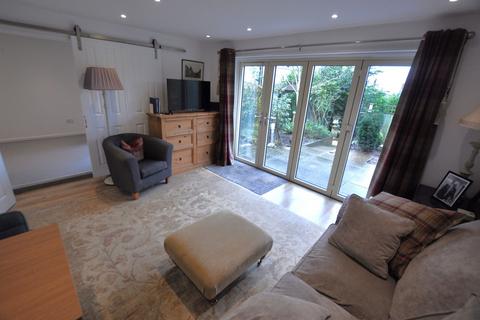1, Jalna Lodge Camp Road, Upper Heyford, Bicester, OX25 5LJ