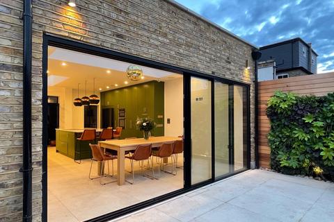 21 East Road, Kingston Upon Thames, KT2 6EJ