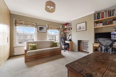 21 East Road, Kingston Upon Thames, KT2 6EJ