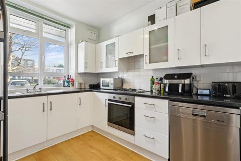 1 bedroom flat for sale, Kelmscott Gardens, London, W12