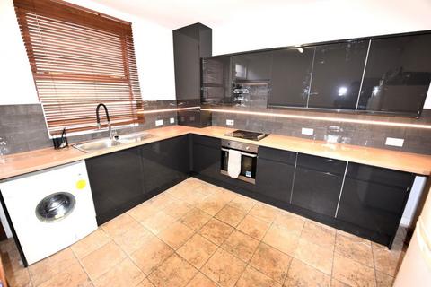 4 bedroom house to rent, 94 Royal Park Road