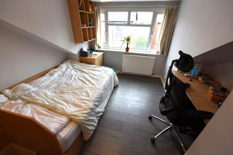4 bedroom house to rent, 94 Royal Park Road