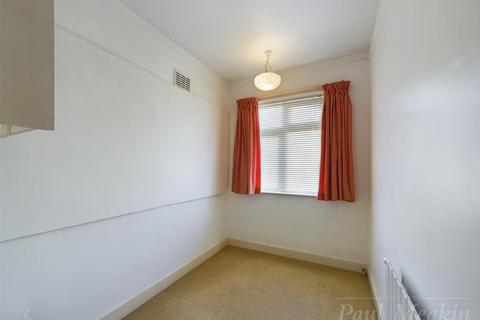 21 Derwent Drive, Purley, CR8 1ER