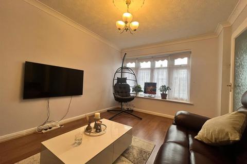 3 bedroom terraced house for sale, Patmore Way, Romford