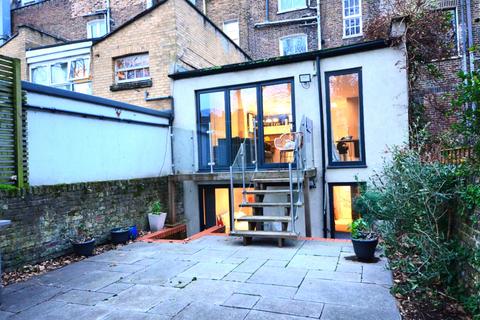 2 bedroom maisonette for sale, Caledonian Road, London N1