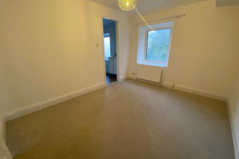 2 bedroom house to rent, Penistone Road, New Mill, Holmfirth