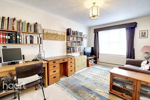 18 Maple Leaf Close, Biggin Hill, Westerham, TN16 3JW