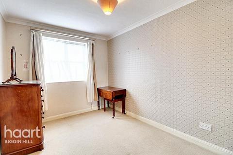 18 Maple Leaf Close, Biggin Hill, Westerham, TN16 3JW