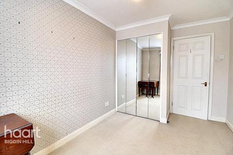 18 Maple Leaf Close, Biggin Hill, Westerham, TN16 3JW