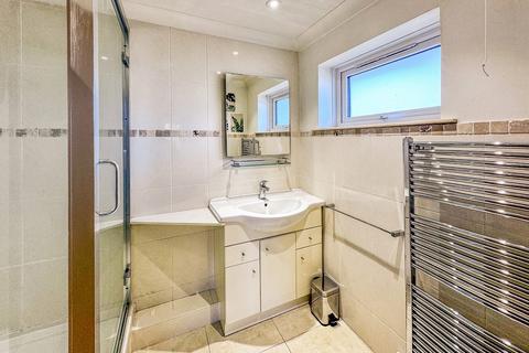 2 bedroom flat for sale, Bryntirion Court, Cheveley Road, Newmarket