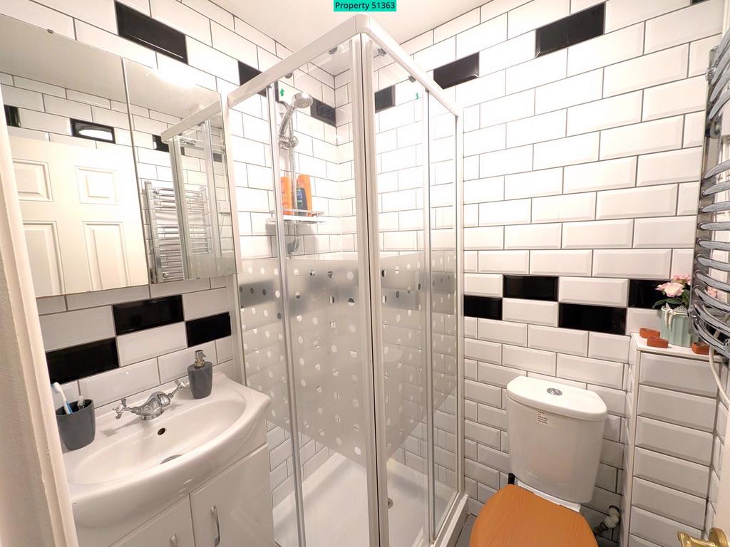 Bathroom (Guest)