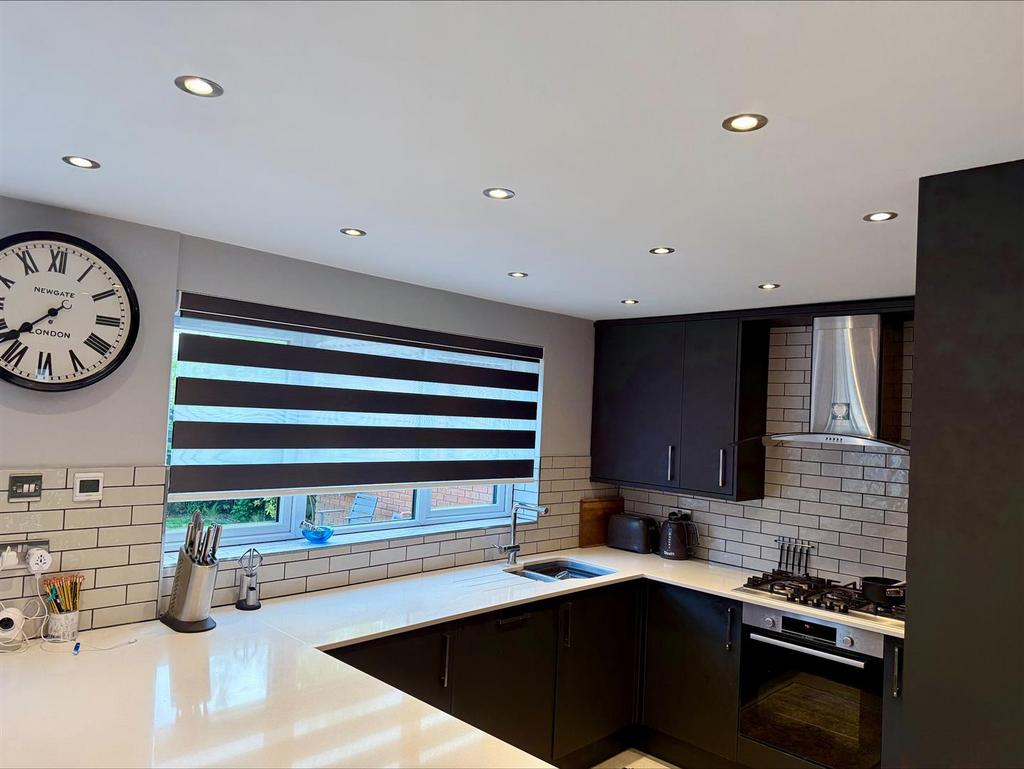 Kitchen 2.jpeg