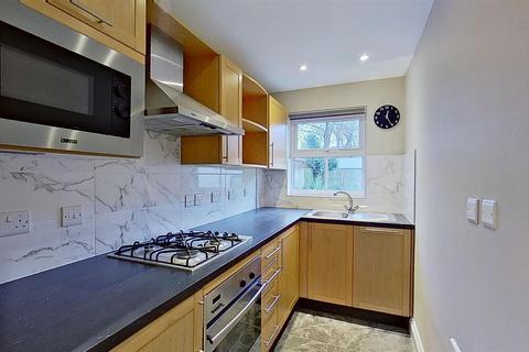 2 bedroom end of terrace house to rent, Harper Mews, London