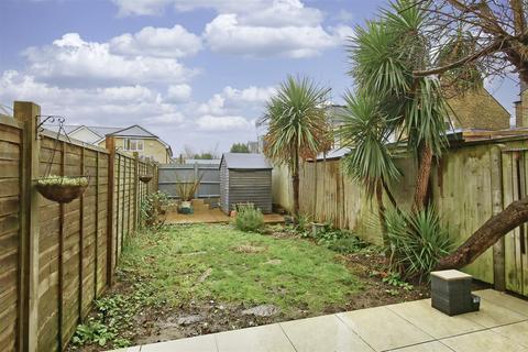 2 bedroom end of terrace house to rent, Harper Mews, London