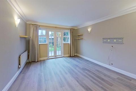 2 bedroom end of terrace house to rent, Harper Mews, London