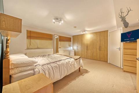 8 Onslow Close, London, E4 6QD