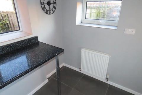 2 bedroom semi-detached house to rent, 8 Malvern Crescent, Priory Road, Hull, HU5 5T 5TR