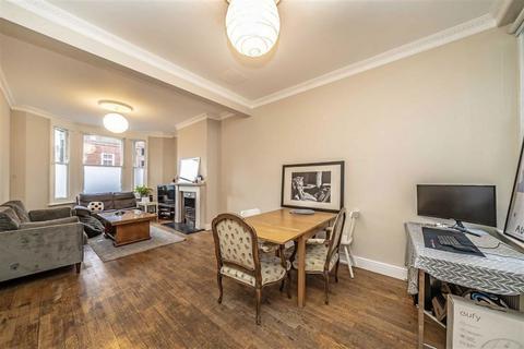 4 bedroom house for sale, Searles Road, London SE1