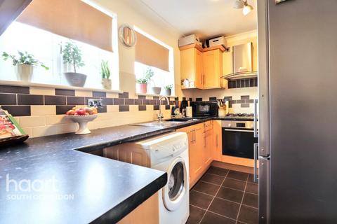 2 bedroom terraced house for sale, Elm Road, Aveley