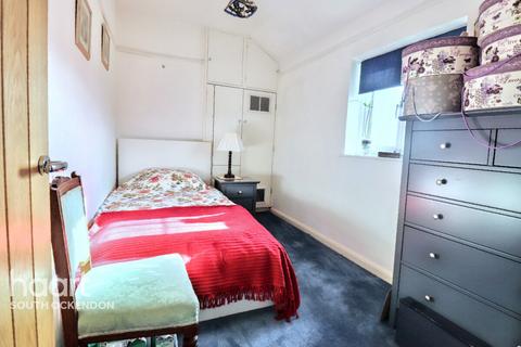5 Elm Road, Aveley, South Ockendon, RM15 4SX