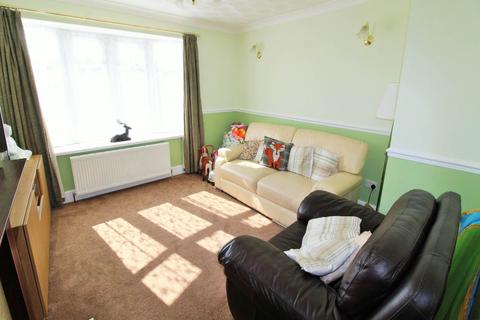 3 bedroom semi-detached house to rent, Warwick Road, Monk Bretton, Barnsley